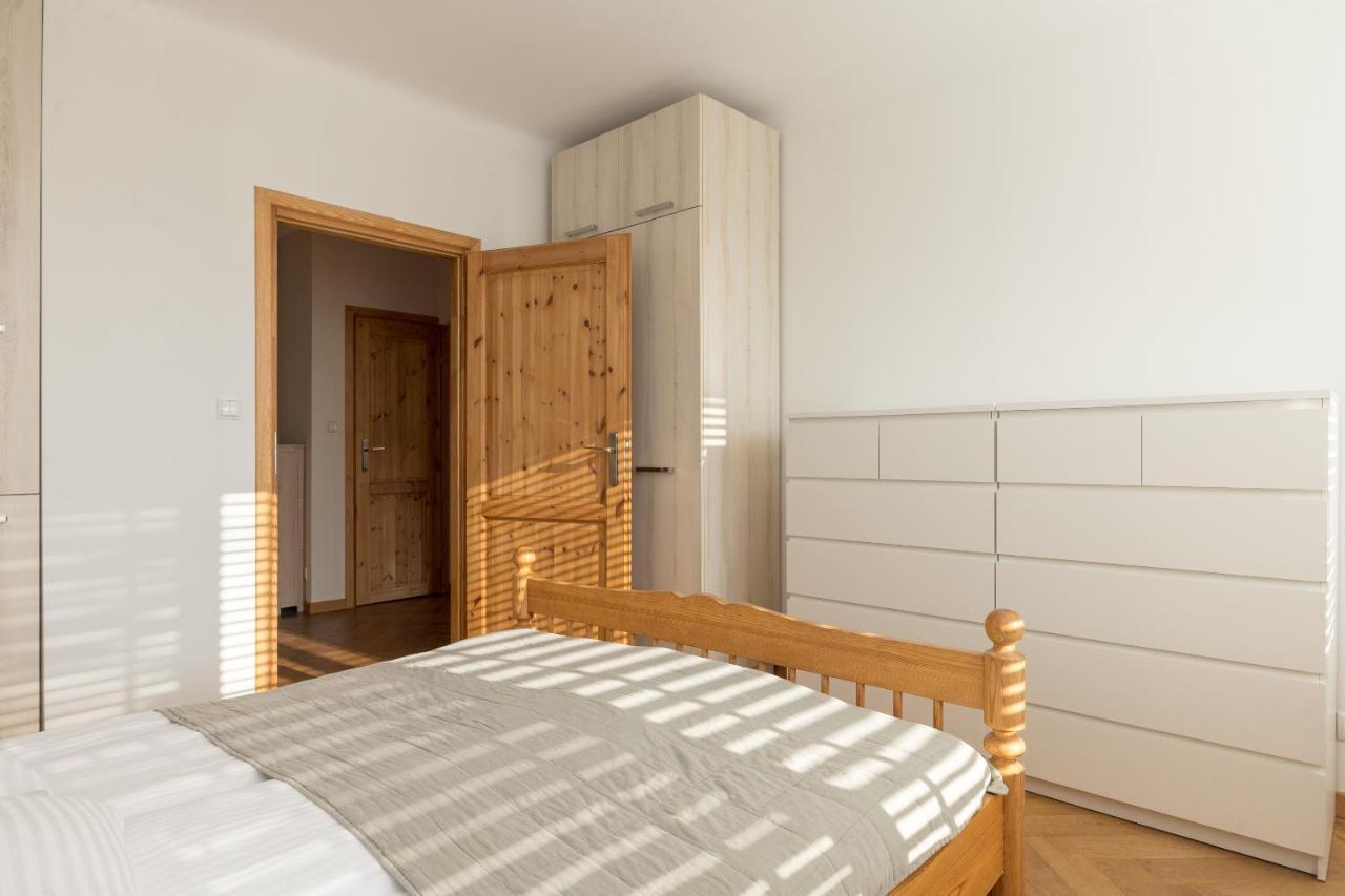 Piekna 2-Bedroom Apartment Варшава Экстерьер фото